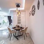Boutique 1 Bedroom With Private Parking And Port View Varna