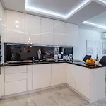 Appartement Boutique 1 Bedroom With Private Parking And Port View *