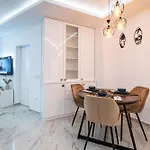 Boutique 1 Bedroom With Private Parking And Port View Appartement *