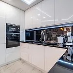 Boutique 1 Bedroom With Private Parking And Port View Appartement *