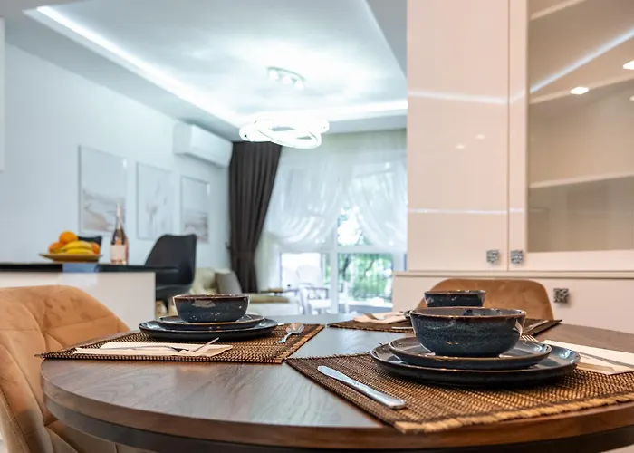 Boutique 1 Bedroom With Private Parking And Port View Апартаменты *