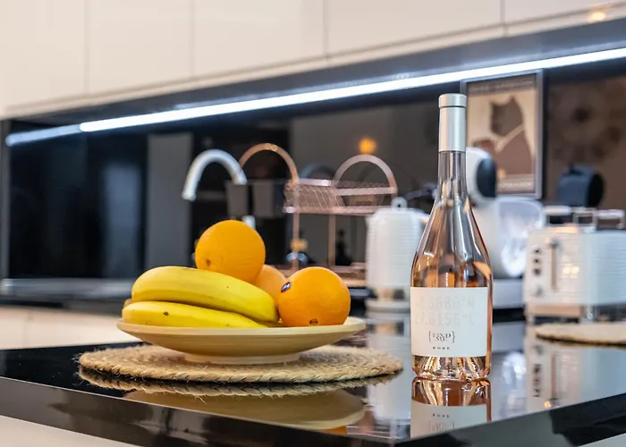 Boutique 1 Bedroom With Private Parking And Port View Апартаменты *