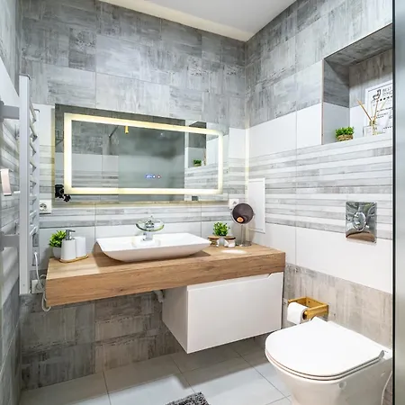 Boutique 1 Bedroom With Private Parking And Port View *