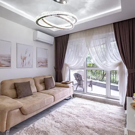 Boutique 1 Bedroom Apartment With Private Parking And Port View דירה וארנה