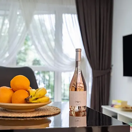 Boutique 1 Bedroom With Private Parking And Port View *