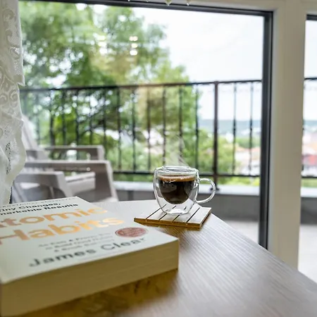 Boutique 1 Bedroom Apartment With Private Parking And Port View דירה