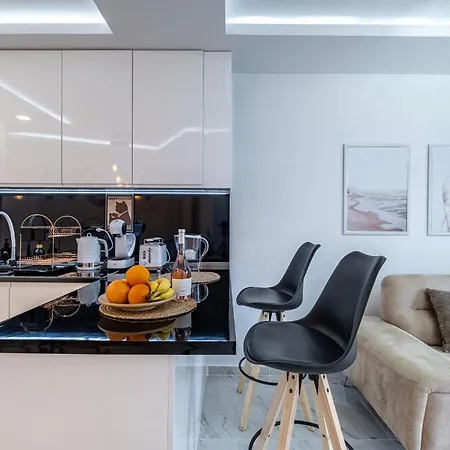 דירה Boutique 1 Bedroom Apartment With Private Parking And Port View