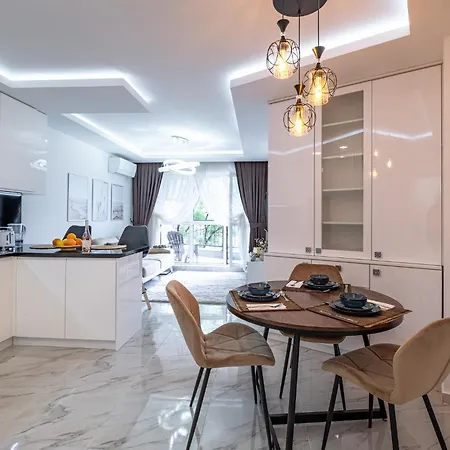 דירה Boutique 1 Bedroom Apartment With Private Parking And Port View *