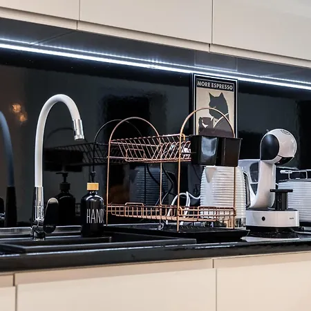 Boutique 1 Bedroom With Private Parking And Port View Apartment