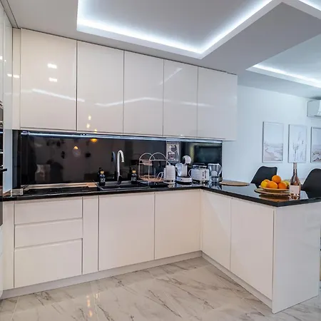 דירה Boutique 1 Bedroom Apartment With Private Parking And Port View *