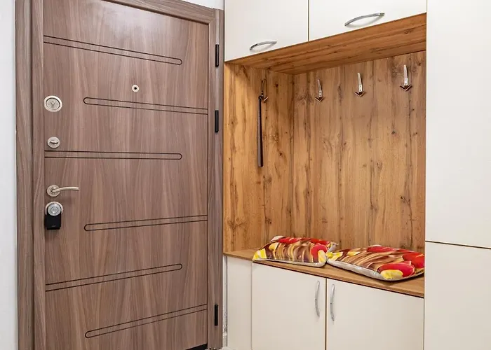 Boutique 1 Bedroom With Private Parking And Port View * וארנה