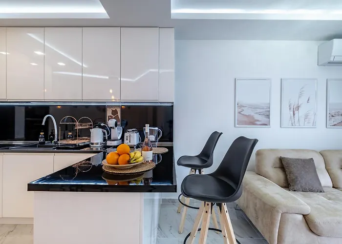 דירה Boutique 1 Bedroom With Private Parking And Port View